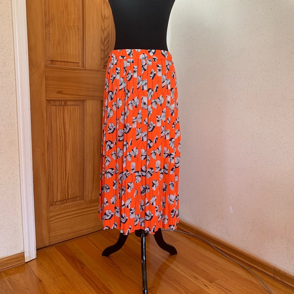 Warehouse skirt